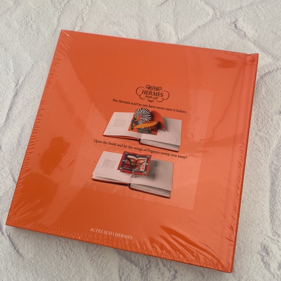 Sealed in box Hermes Pop Up Book with Ribbon - Picture 3 of 5